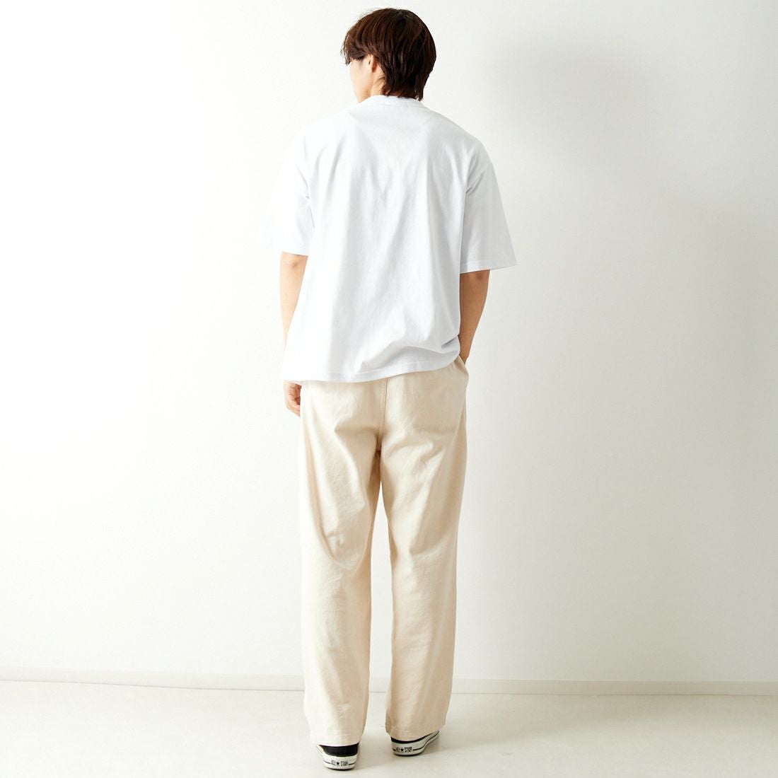 33Degrees [サーティースリーディグリーズ] 髭おじさんサガラ刺繍半袖Tシャツ [TDR-242-024] H WHITE &&モデル身長：179cm 着用サイズ：L&&