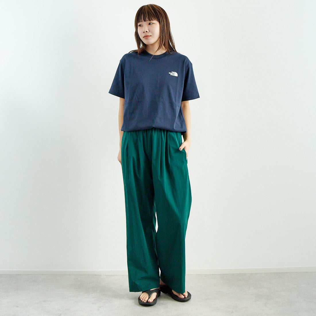 THE NORTH FACE [ザ ノースフェイス] ショートスリーブ バンダナスクエアロゴTシャツ [NT32446] UN &&モデル身長：167cm 着用サイズ：S&&