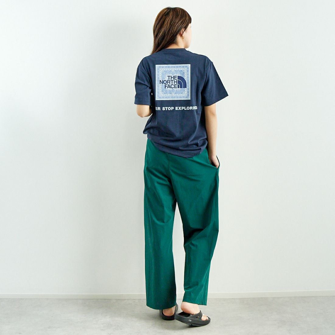 THE NORTH FACE [ザ ノースフェイス] ショートスリーブ バンダナスクエアロゴTシャツ [NT32446] UN &&モデル身長：167cm 着用サイズ：S&&