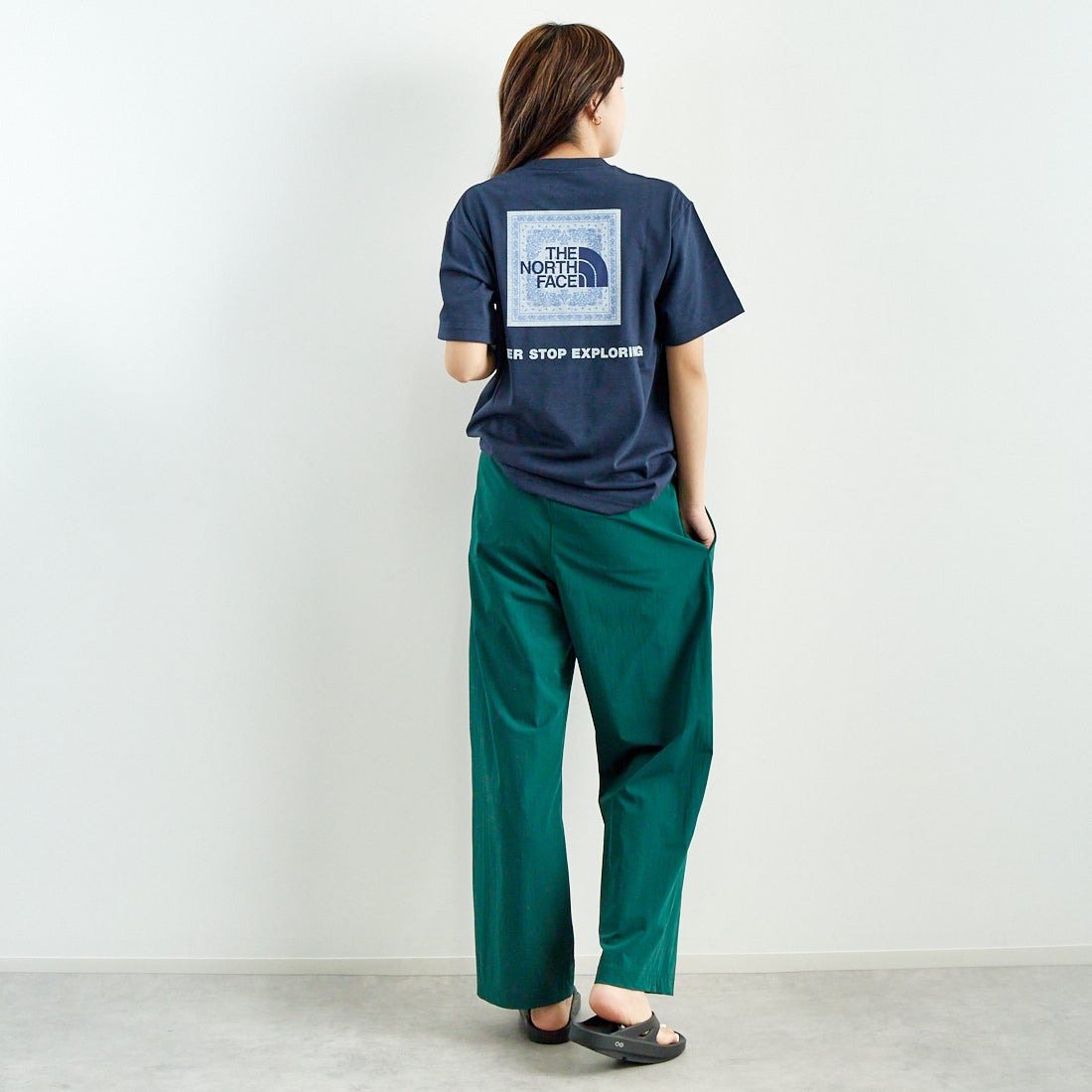 THE NORTH FACE [ザ ノースフェイス] ショートスリーブ バンダナスクエアロゴTシャツ [NT32446] UN &&モデル身長：167cm 着用サイズ：S&&