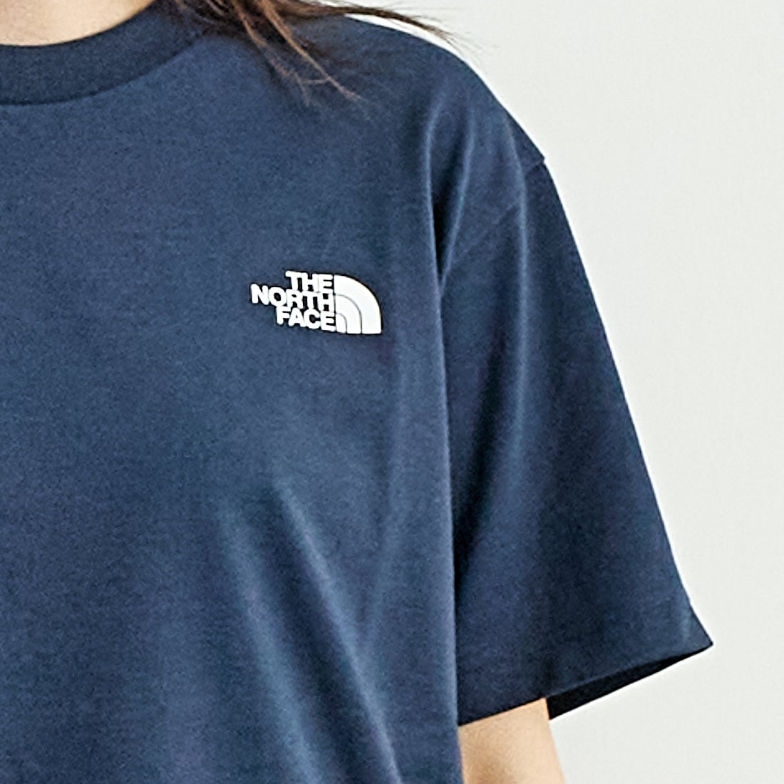 THE NORTH FACE [ザ ノースフェイス] ショートスリーブ バンダナスクエアロゴTシャツ [NT32446] UN &&モデル身長：167cm 着用サイズ：S&&