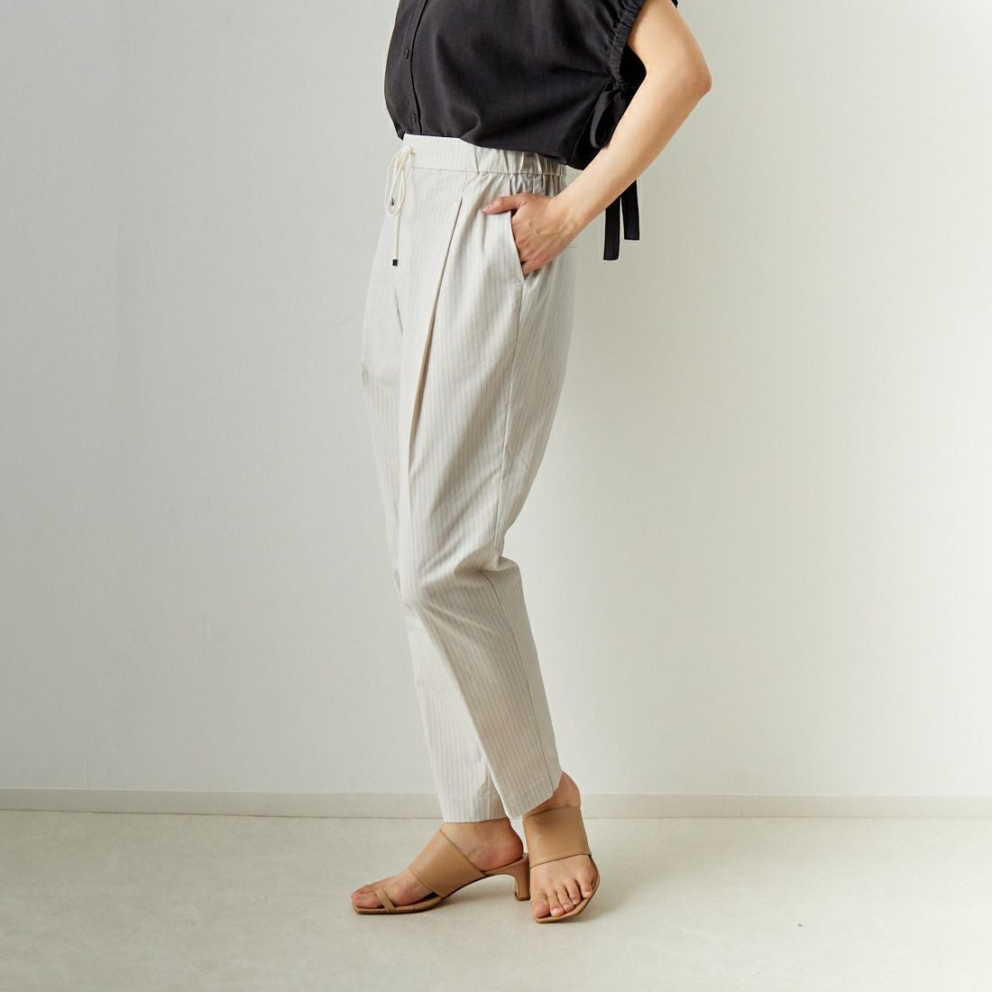 Jeans Factory Clothes [ジーンズファクトリークローズ] バックラッシュリネンプラススティックパンツ [21242052] 031 ｵﾌｽﾄﾗｲ &&モデル身長：160cm 着用サイズ：38&&