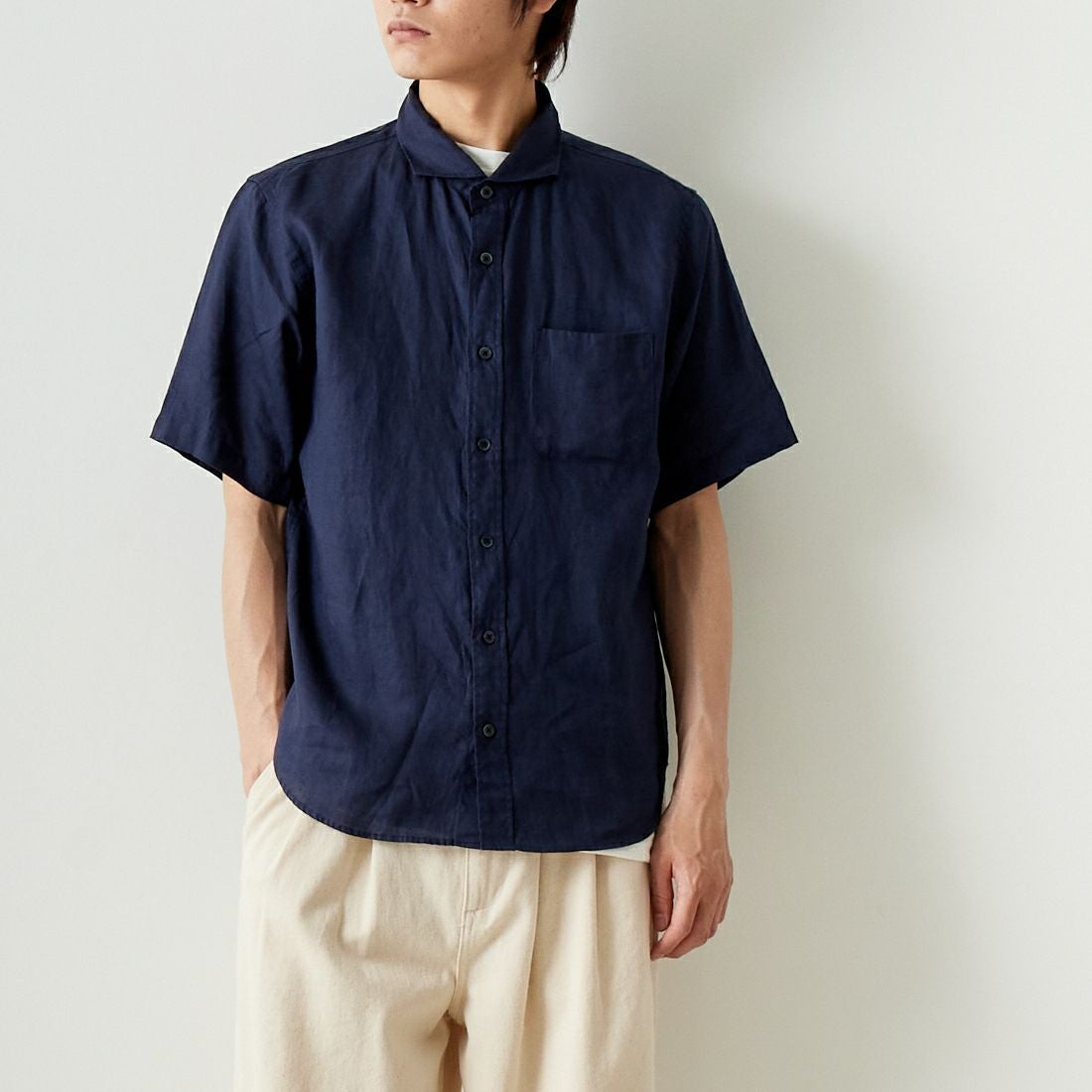 33Degrees [サーティスリーディグリーズ] フレンチリネン ショートスリーブシャツ [BFP610] 540 NAVY &&モデル身長：182cm 着用サイズ：L&&