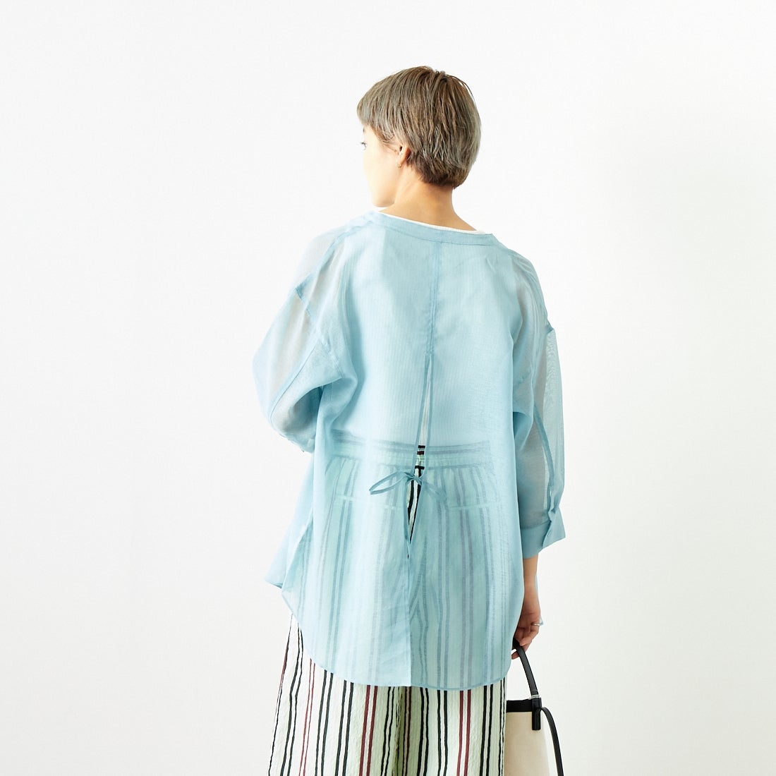 Jf Ready Made [ジェイエフレディメイド] シアーリネンバックリボンシャツ [754376] 72 ｸﾞﾘｰﾝ &&モデル身長：160cm 着用サイズ：F&&