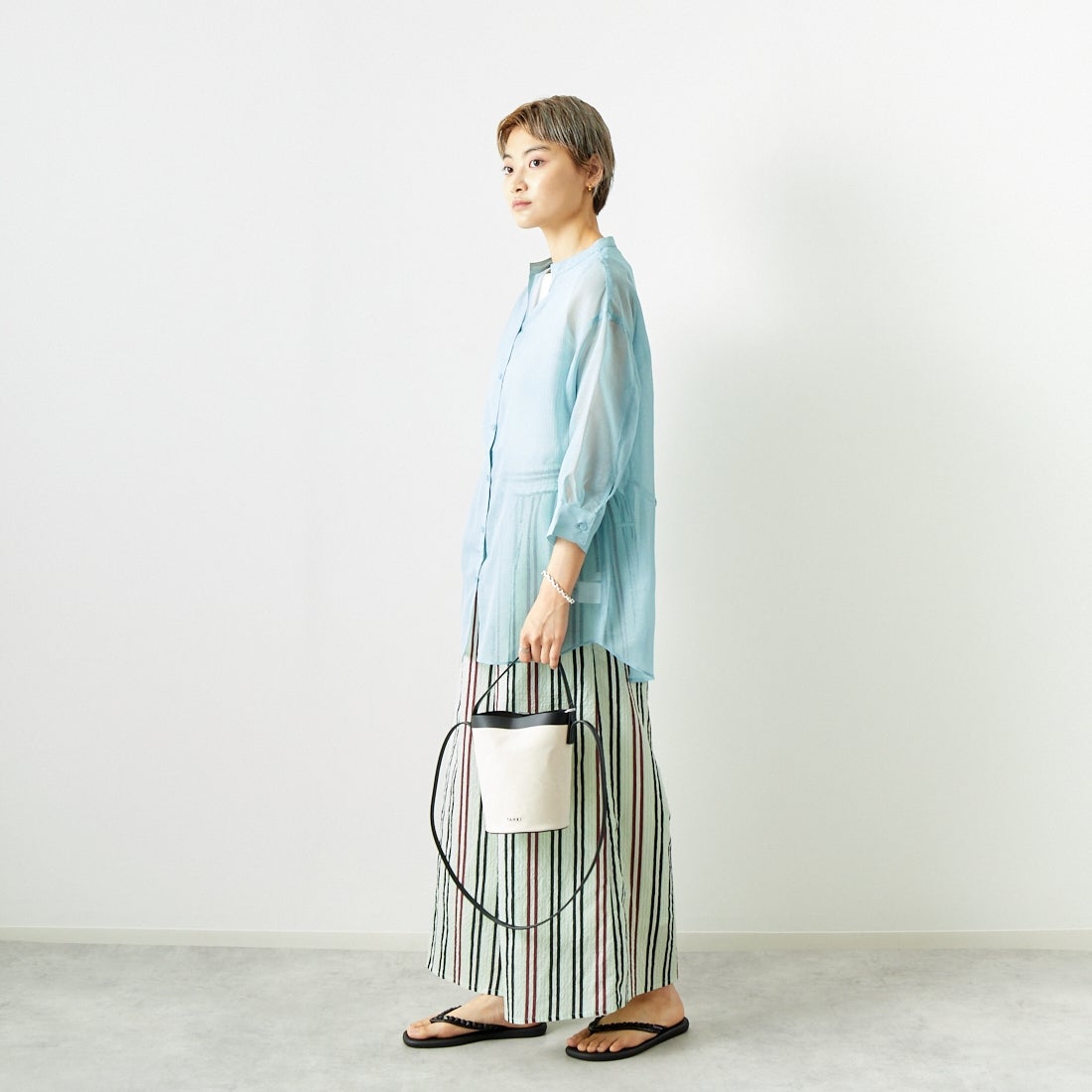 Jf Ready Made [ジェイエフレディメイド] シアーリネンバックリボンシャツ [754376] 72 ｸﾞﾘｰﾝ &&モデル身長：160cm 着用サイズ：F&&