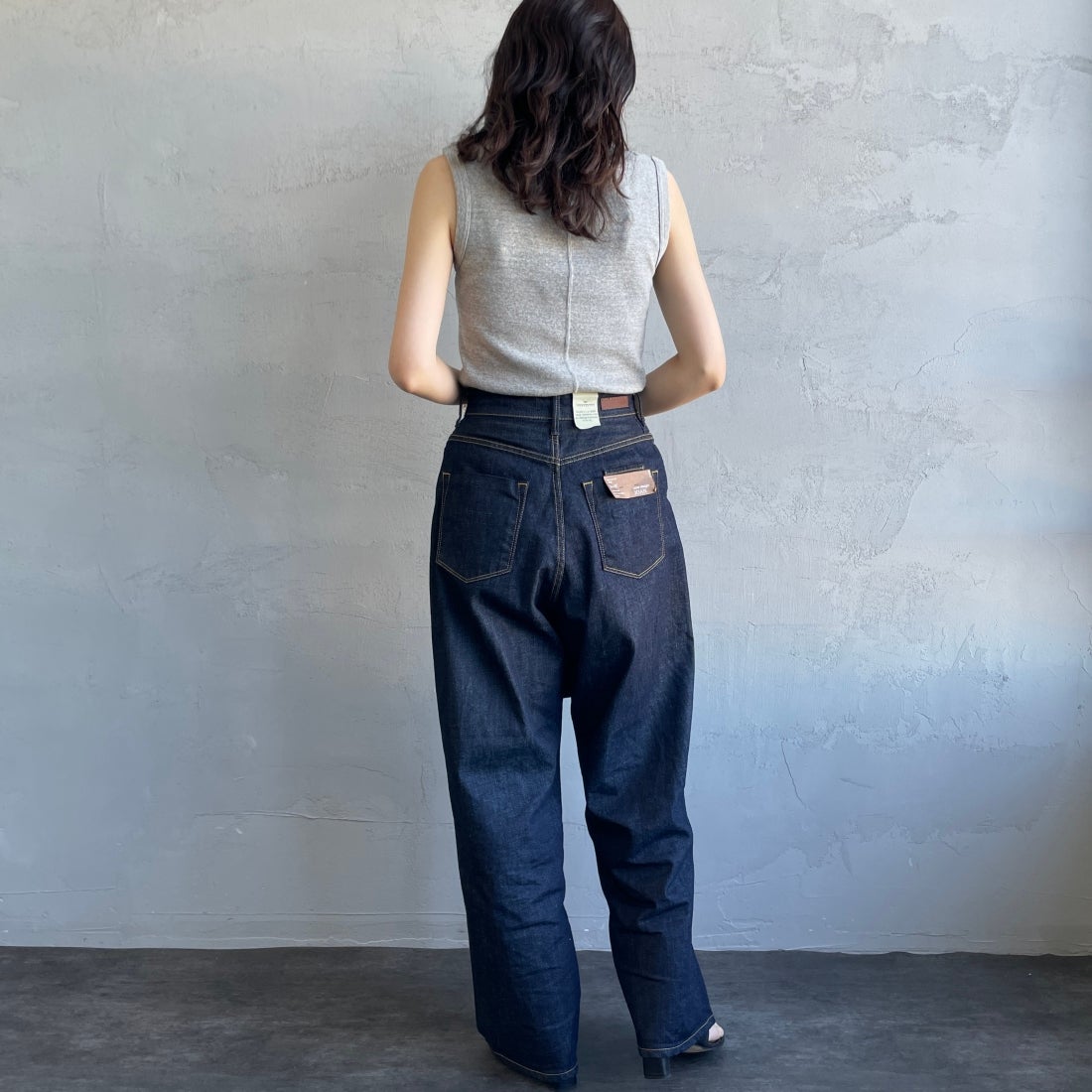 THE SHINZONE [ザ シンゾーン] サーキュラーリブ ノースリーブTシャツ [24MMSCU07] 06 GRAY &&モデル身長：160cm 着用サイズ：F0&&