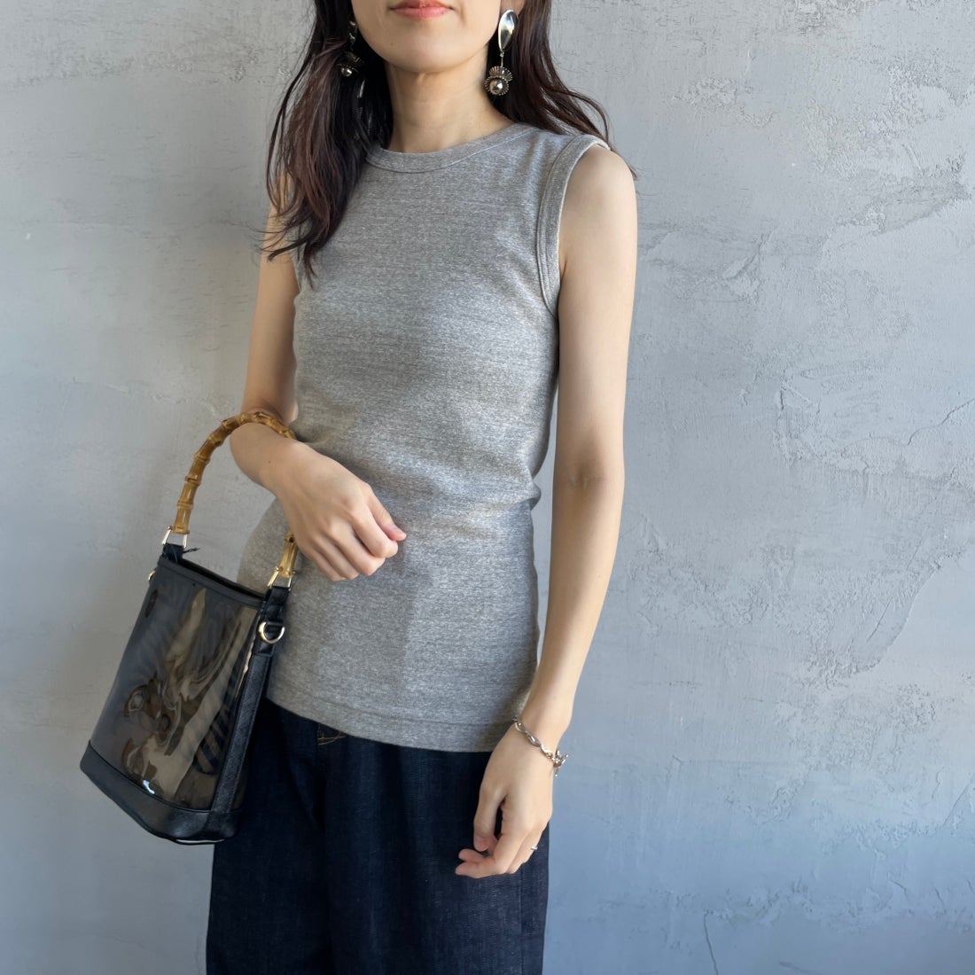 THE SHINZONE [ザ シンゾーン] サーキュラーリブ ノースリーブTシャツ [24MMSCU07] 06 GRAY &&モデル身長：160cm 着用サイズ：F0&&NE [ザ シンゾーン] サーキュラーリブ ノースリーブTシャツ [24MMSCU07] 84 D.BLUE &&モデル身長：158cm 着用サイズ：F0&&