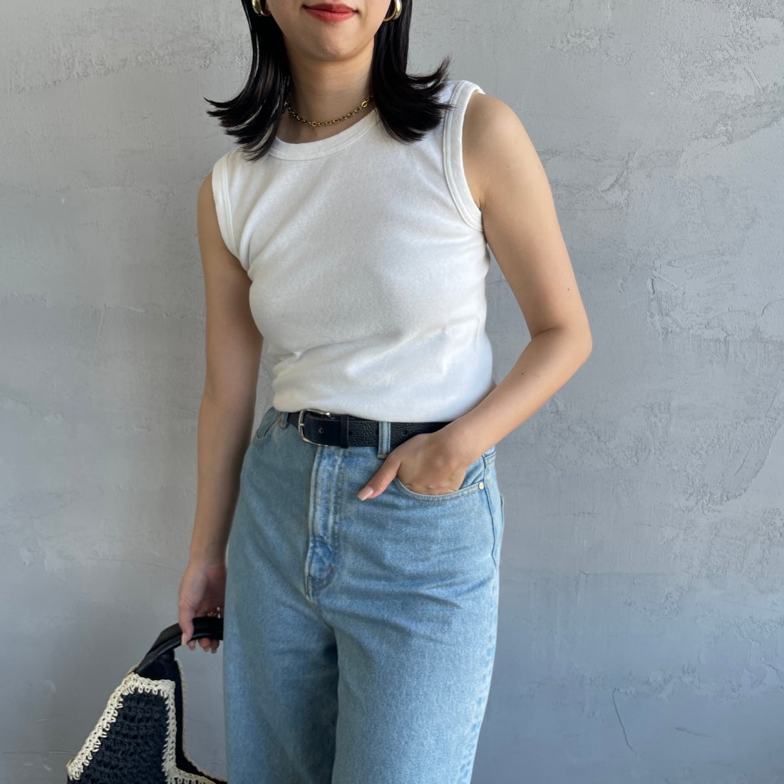 THE SHINZONE [ザ シンゾーン] サーキュラーリブ ノースリーブTシャツ [24MMSCU07] 01 WHITE &&モデル身長：163cm 着用サイズ：F0&&