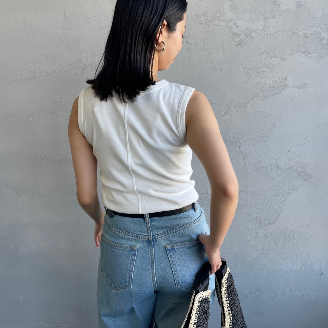 THE SHINZONE [ザ シンゾーン] サーキュラーリブ ノースリーブTシャツ [24MMSCU07] 01 WHITE &&モデル身長：163cm 着用サイズ：F0&&