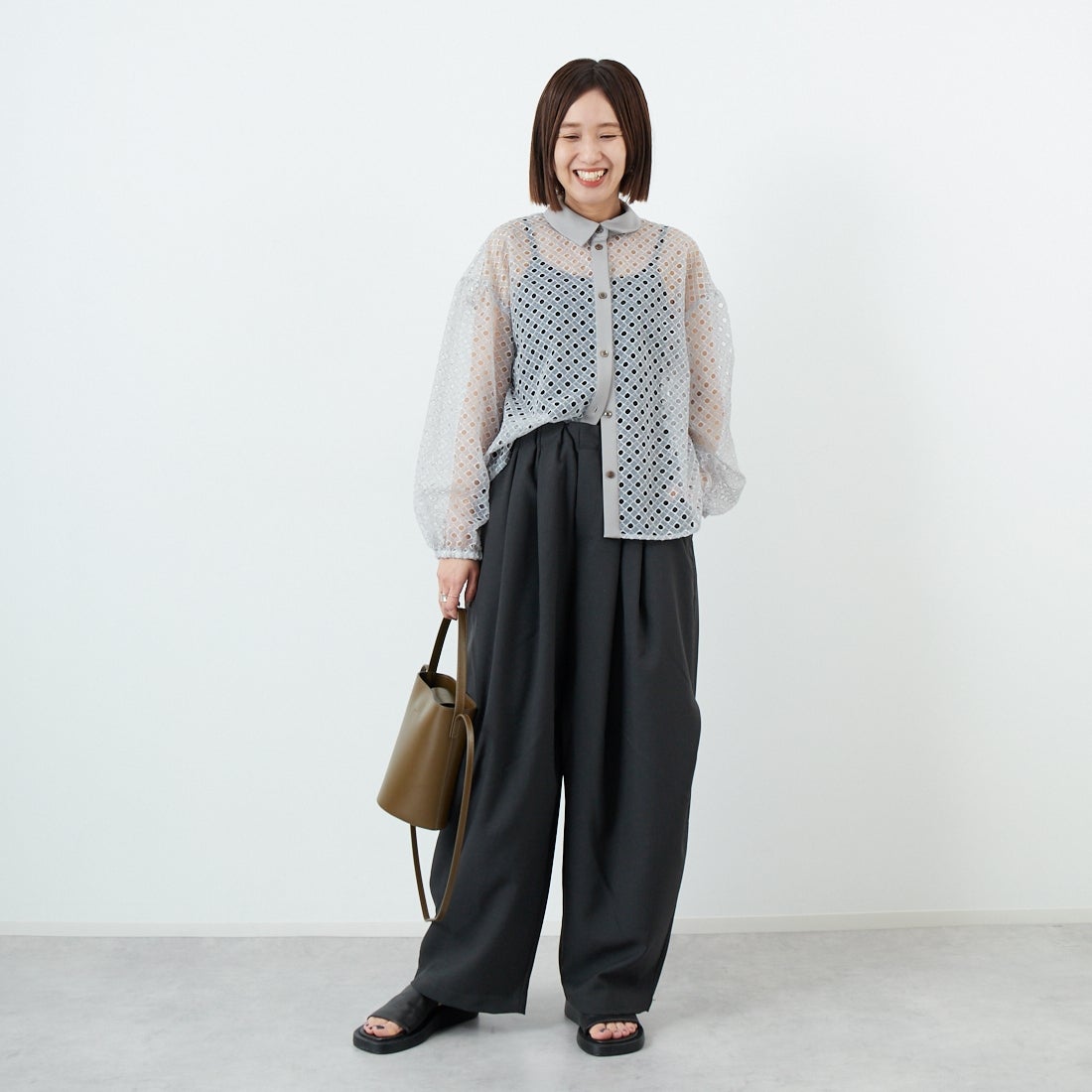 mizuiro ind [ミズイロインド] ワイドカーゴパンツ [1-260016] 93 D.GRAY &&モデル身長：160cm 着用サイズ：F&&