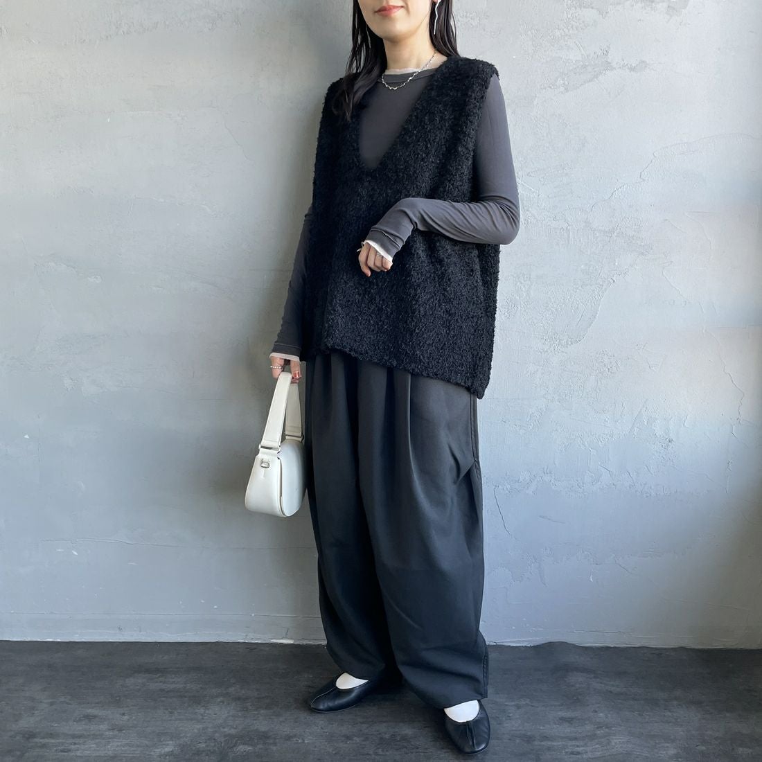 mizuiro ind [ミズイロインド] ワイドカーゴパンツ [1-260016] 93 D.GRAY &&モデル身長：160cm 着用サイズ：F&&