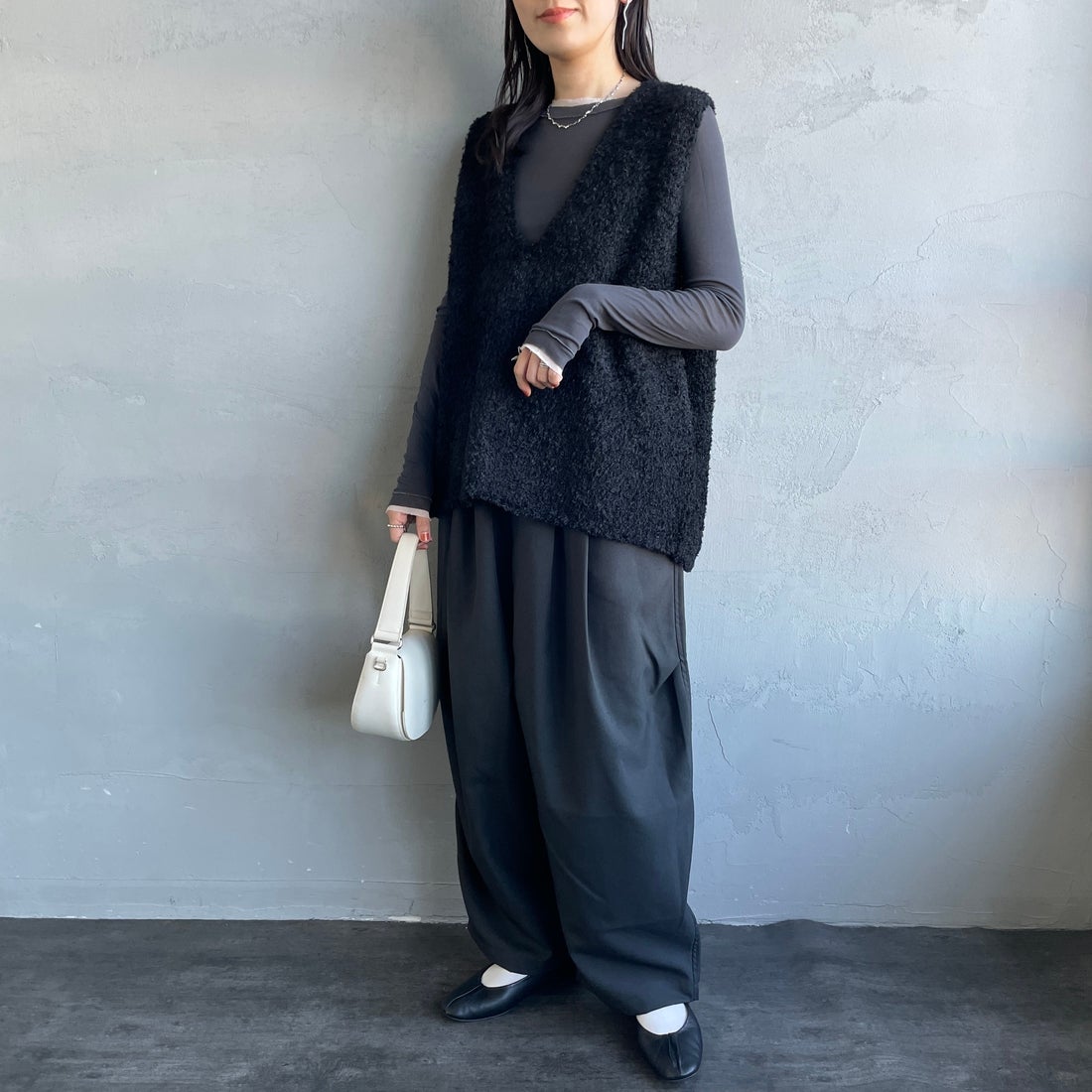 mizuiro ind [ミズイロインド] ワイドカーゴパンツ [1-260016] 93 D.GRAY &&モデル身長：160cm 着用サイズ：F&&