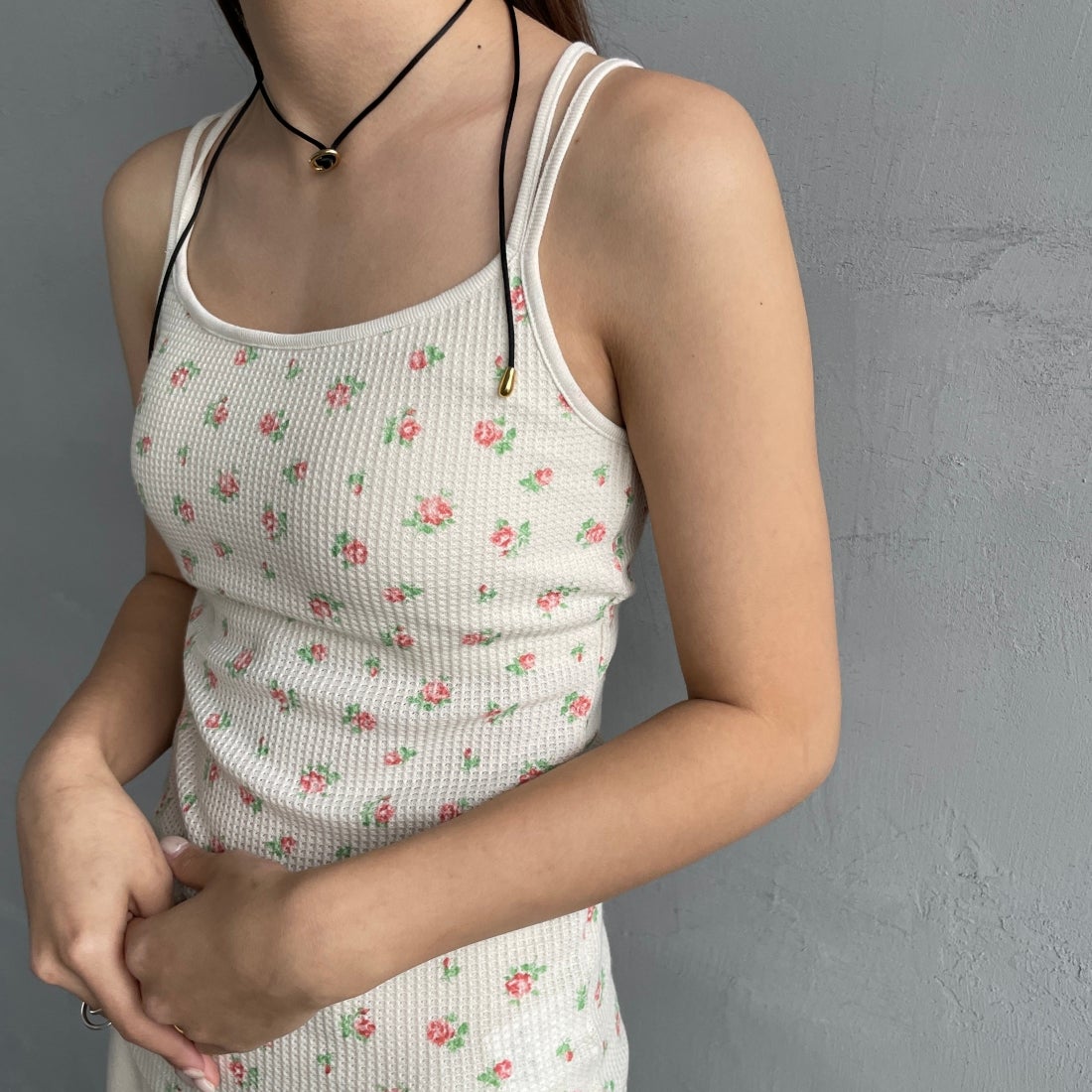 JE MORGAN [ジェイイーモーガン] ワッフル花柄キャミソール [JD764-29S] 34 NAT/RED &&モデル身長：165cm 着用サイズ：F&&