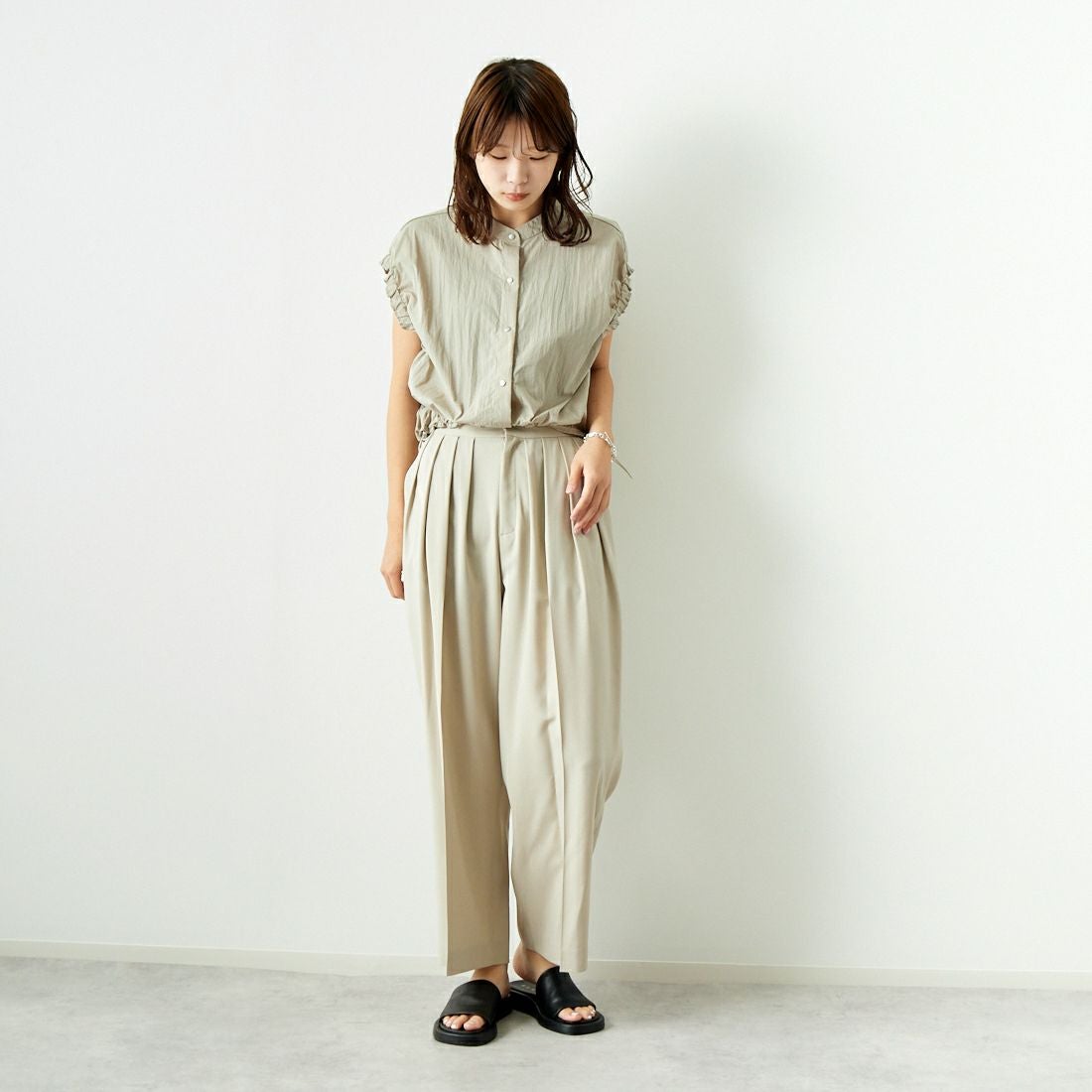 Jeans Factory Clothes [ジーンズファクトリークローズ] メニータックパンツ [21242057] 033 ﾍﾞｰｼﾞｭ &&モデル身長：167cm 着用サイズ：36&&