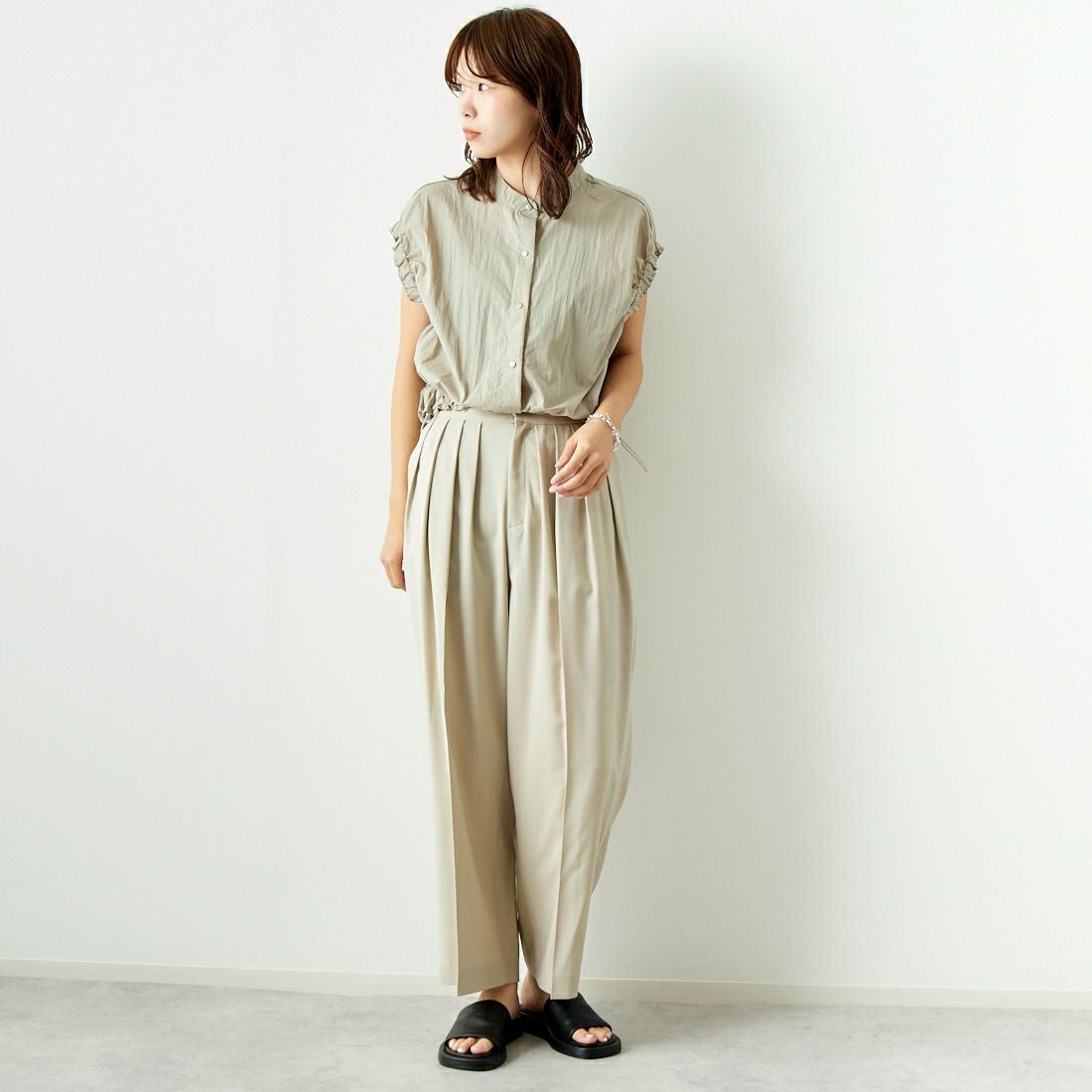 Jeans Factory Clothes [ジーンズファクトリークローズ] メニータックパンツ [21242057] 033 ﾍﾞｰｼﾞｭ &&モデル身長：167cm 着用サイズ：36&&