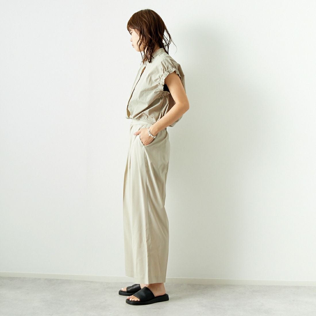 Jeans Factory Clothes [ジーンズファクトリークローズ] メニータックパンツ [21242057] 033 ﾍﾞｰｼﾞｭ &&モデル身長：167cm 着用サイズ：36&&