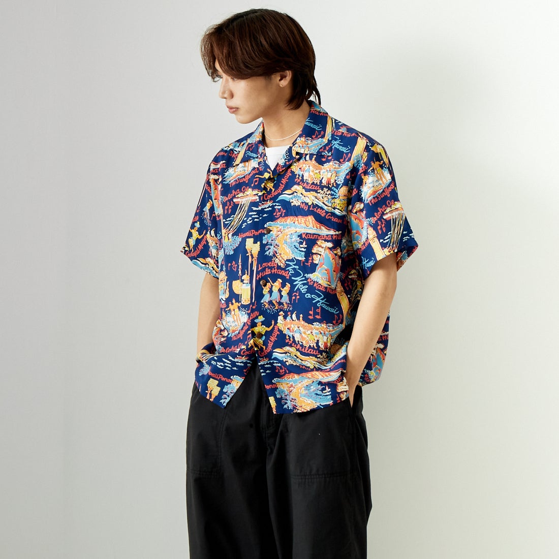 SUN SURF [サンサーフ] レーヨンハワイアンシャツ [SS39226] 128 NAVY &&モデル身長：179cm 着用サイズ：L&&