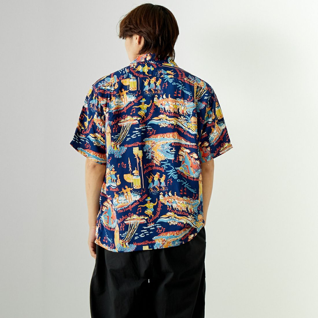SUN SURF [サンサーフ] レーヨンハワイアンシャツ [SS39226] 128 NAVY &&モデル身長：179cm 着用サイズ：L&&