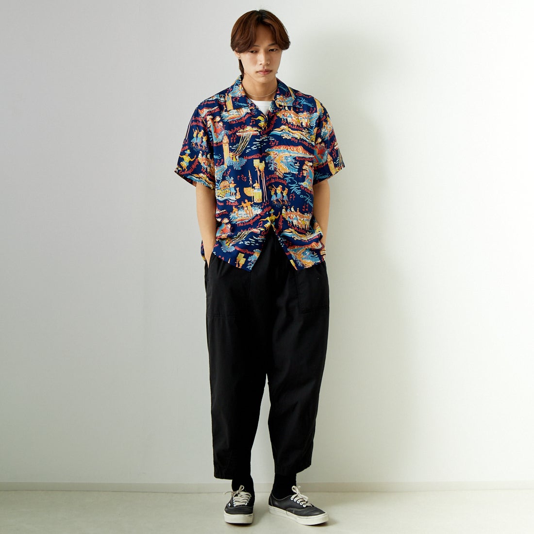 SUN SURF [サンサーフ] レーヨンハワイアンシャツ [SS39226] 128 NAVY &&モデル身長：179cm 着用サイズ：L&&