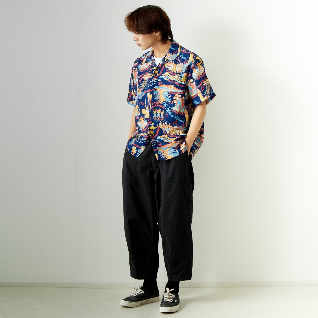 SUN SURF [サンサーフ] レーヨンハワイアンシャツ [SS39226] 128 NAVY &&モデル身長：179cm 着用サイズ：L&&