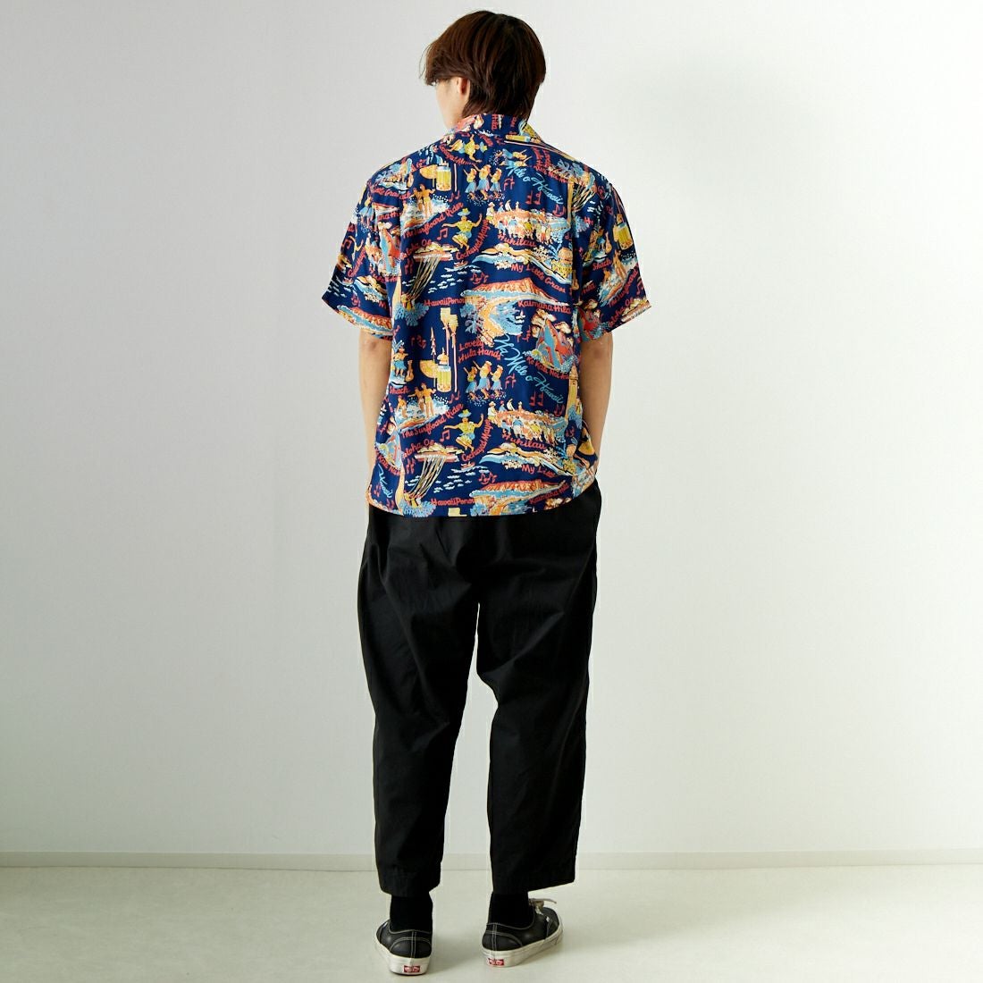 SUN SURF [サンサーフ] レーヨンハワイアンシャツ [SS39226] 128 NAVY &&モデル身長：179cm 着用サイズ：L&&