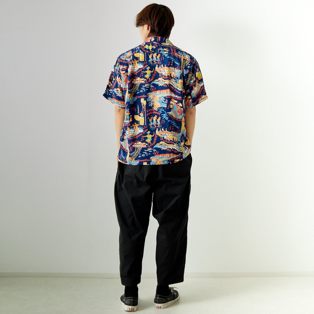 SUN SURF [サンサーフ] レーヨンハワイアンシャツ [SS39226] 128 NAVY &&モデル身長：179cm 着用サイズ：L&&