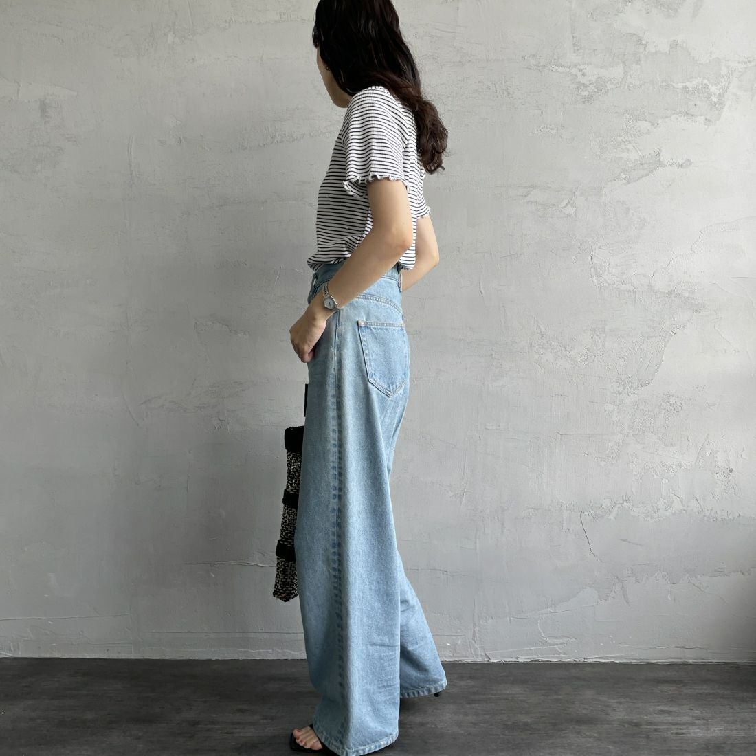 By/m [バイエム] クロップド丈 パールデザインカットソー [24112100] 50 OFF/BLK &&モデル身長：160cm 着用サイズ：F&&