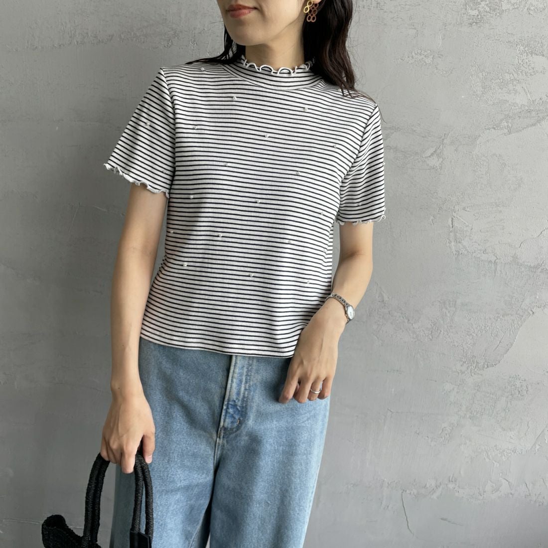 By/m [バイエム] クロップド丈 パールデザインカットソー [24112100] 50 OFF/BLK &&モデル身長：160cm 着用サイズ：F&&