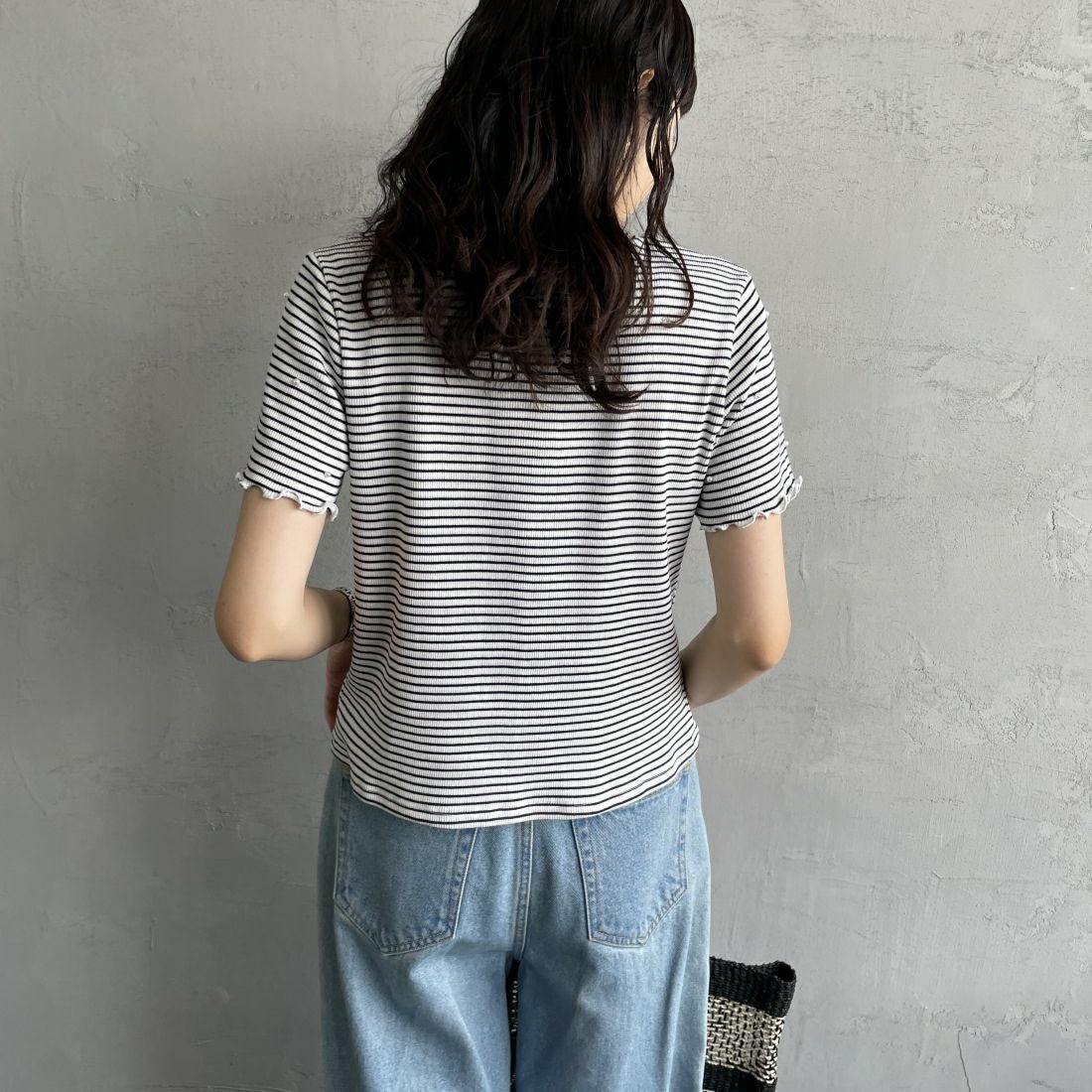 By/m [バイエム] クロップド丈 パールデザインカットソー [24112100] 50 OFF/BLK &&モデル身長：160cm 着用サイズ：F&&