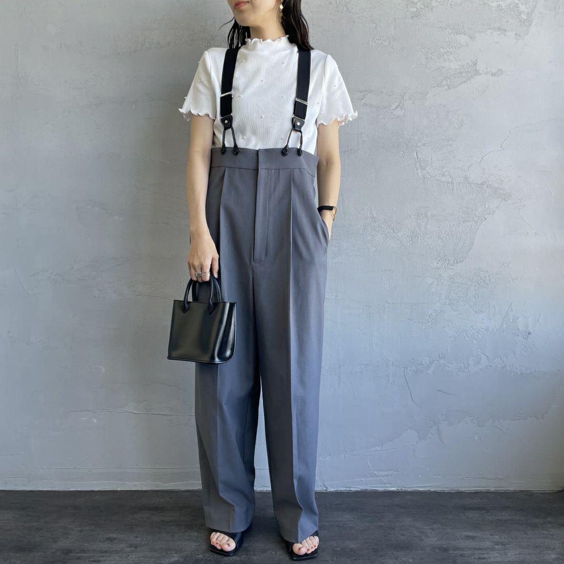 By/m [バイエム] クロップド丈 パールデザインカットソー [24112100] 02 OFF &&モデル身長：160cm 着用サイズ：F&&