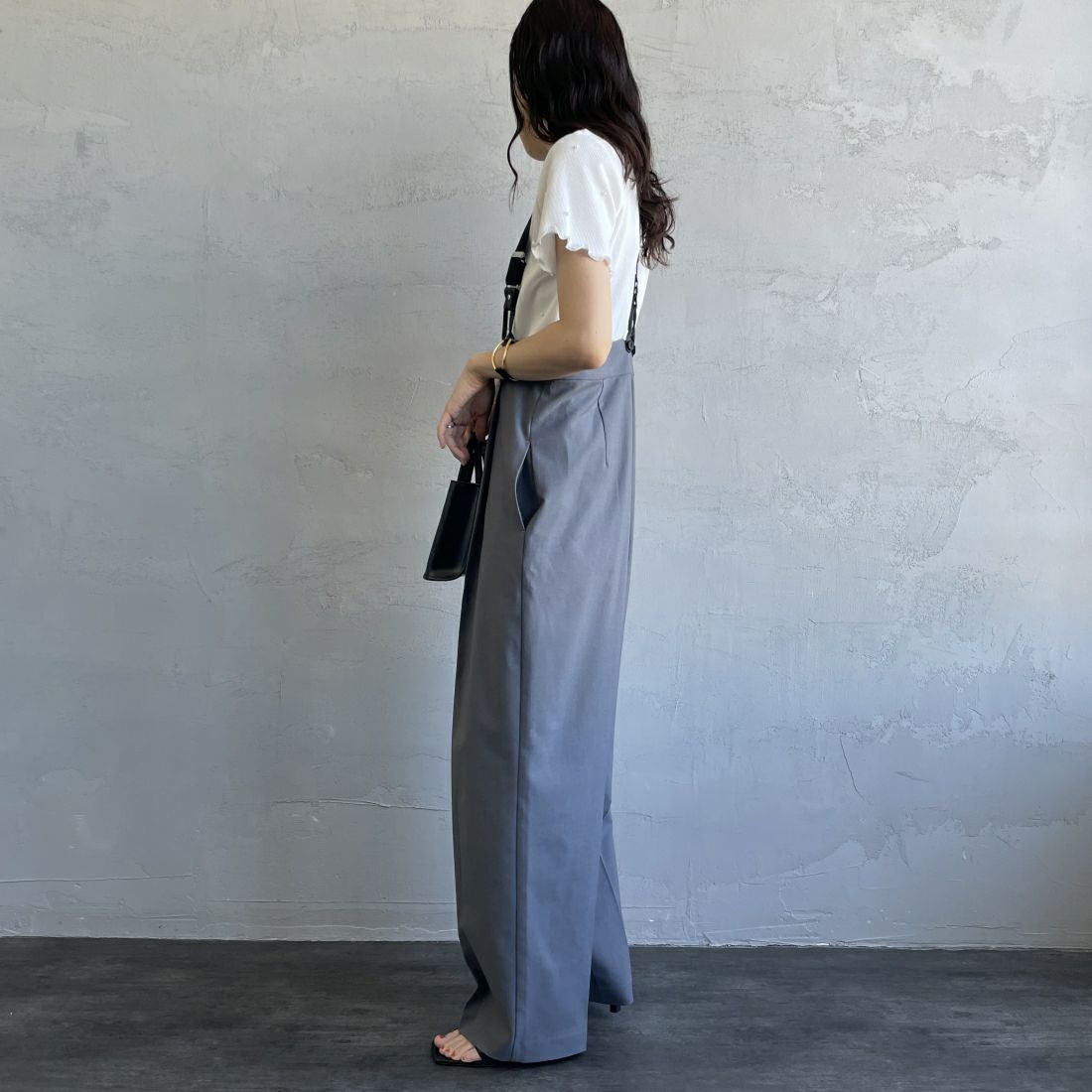 By/m [バイエム] クロップド丈 パールデザインカットソー [24112100] 02 OFF &&モデル身長：160cm 着用サイズ：F&&