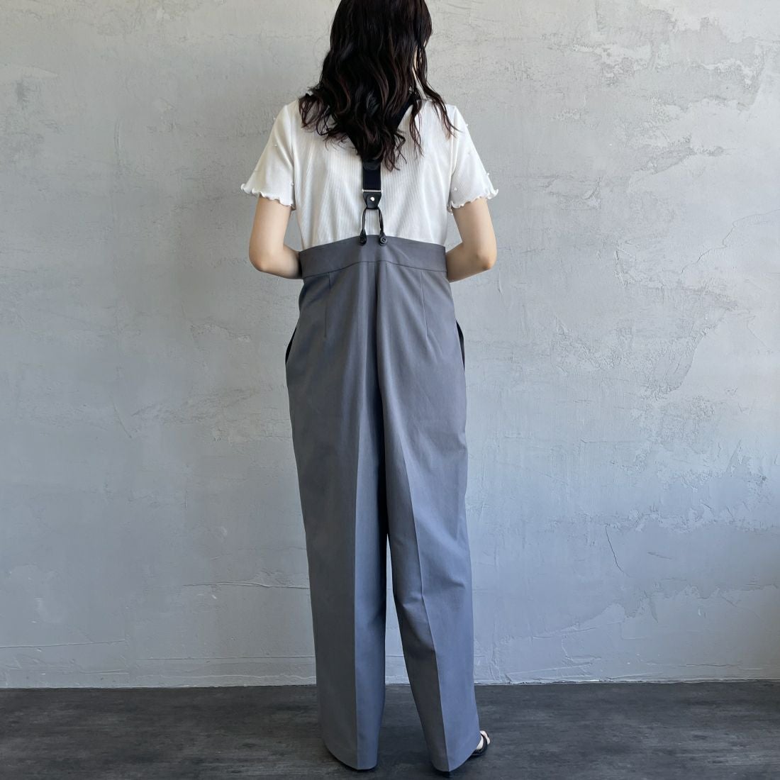 By/m [バイエム] クロップド丈 パールデザインカットソー [24112100] 02 OFF &&モデル身長：160cm 着用サイズ：F&&