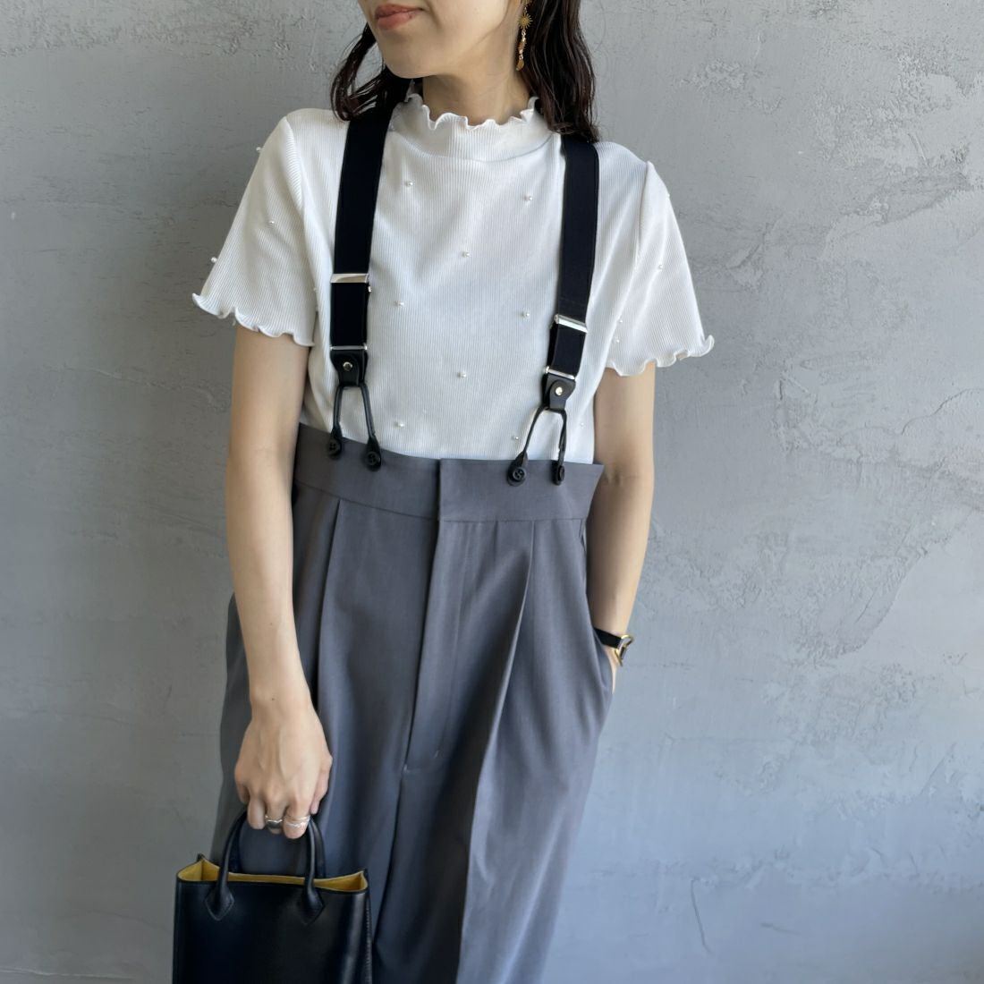 By/m [バイエム] クロップド丈 パールデザインカットソー [24112100] 02 OFF &&モデル身長：160cm 着用サイズ：F&&