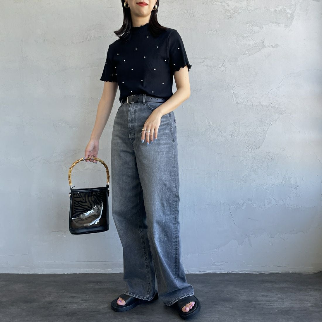 By/m [バイエム] クロップド丈 パールデザインカットソー [24112100] 09 BLACK &&モデル身長：163cm 着用サイズ：F&&