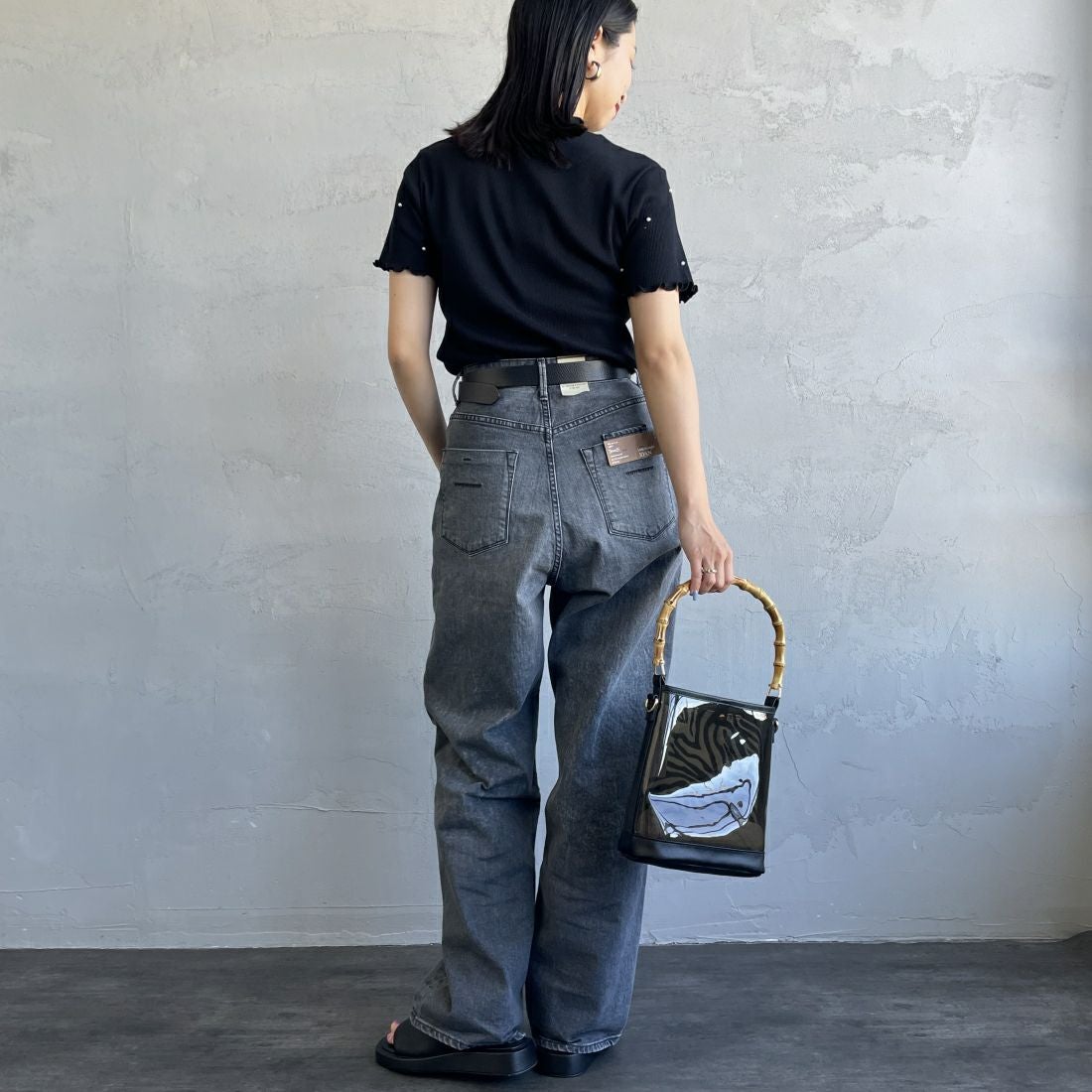 By/m [バイエム] クロップド丈 パールデザインカットソー [24112100] 09 BLACK &&モデル身長：163cm 着用サイズ：F&&