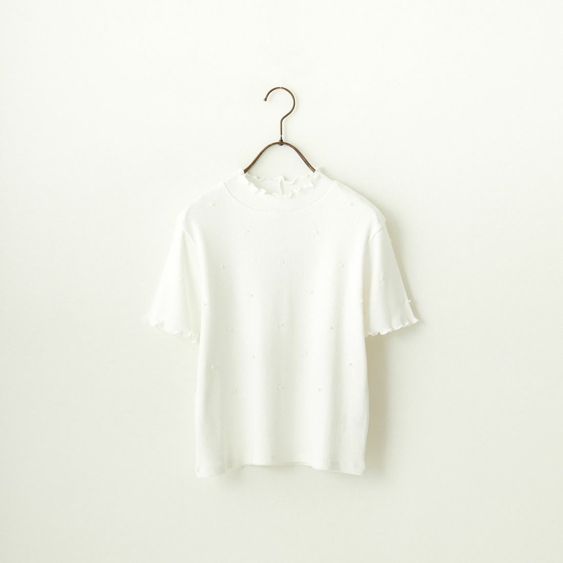 By/m [バイエム] クロップド丈 パールデザインカットソー [24112100] 02 OFF