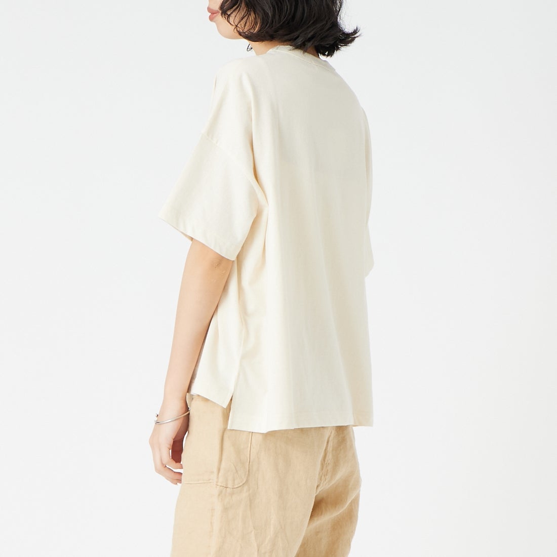 tumugu: [ツムグ] オーガニック空紡天竺Tシャツ [TC24111] 06 KINARI &&モデル身長：162cm 着用サイズ：F&&