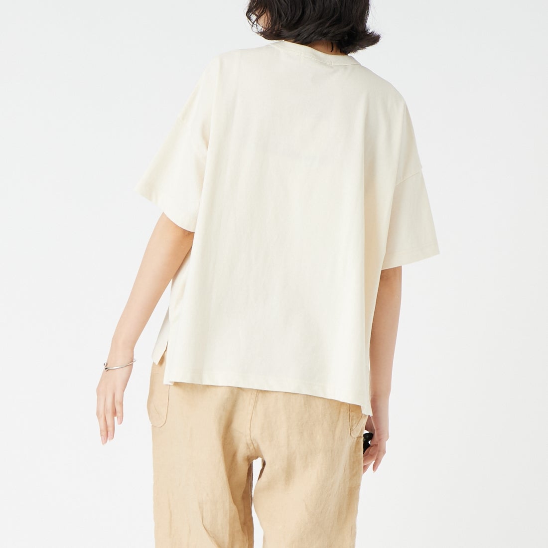 tumugu: [ツムグ] オーガニック空紡天竺Tシャツ [TC24111] 06 KINARI &&モデル身長：162cm 着用サイズ：F&&