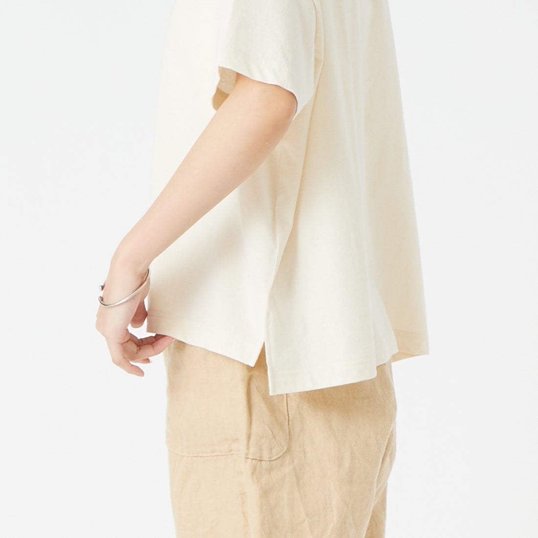 tumugu: [ツムグ] オーガニック空紡天竺Tシャツ [TC24111] 06 KINARI &&モデル身長：162cm 着用サイズ：F&&