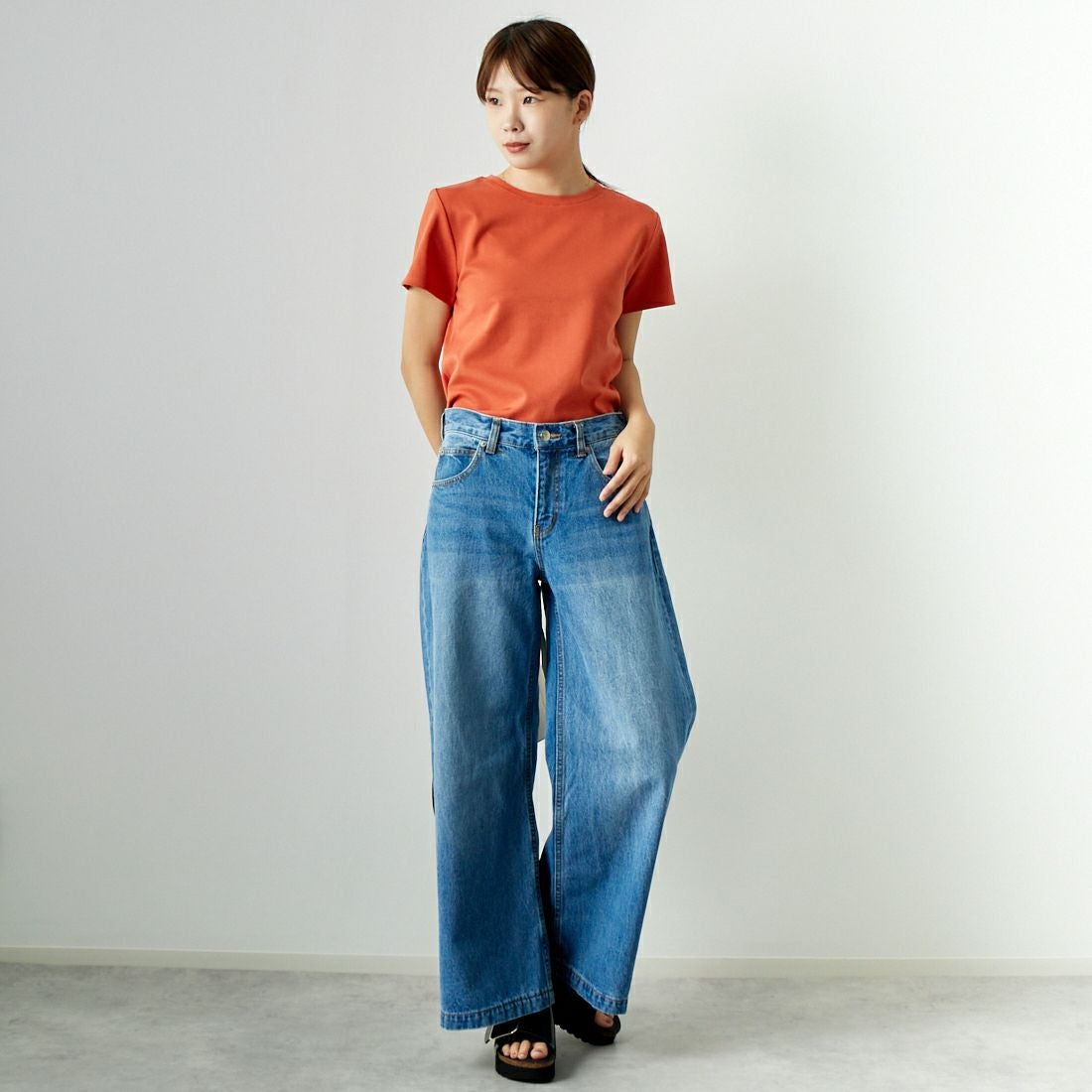 CLOCHE [クロシェ] クルーネックコンパクトTシャツ [41285759] ｵﾚﾝｼﾞ &&モデル身長：167cm 着用サイズ：2&&