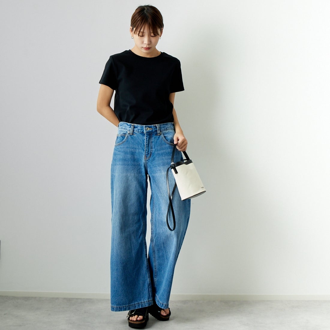 CLOCHE [クロシェ] クルーネックコンパクトTシャツ [41285759] ﾌﾞﾗｯｸ &&モデル身長：167cm 着用サイズ：2&&