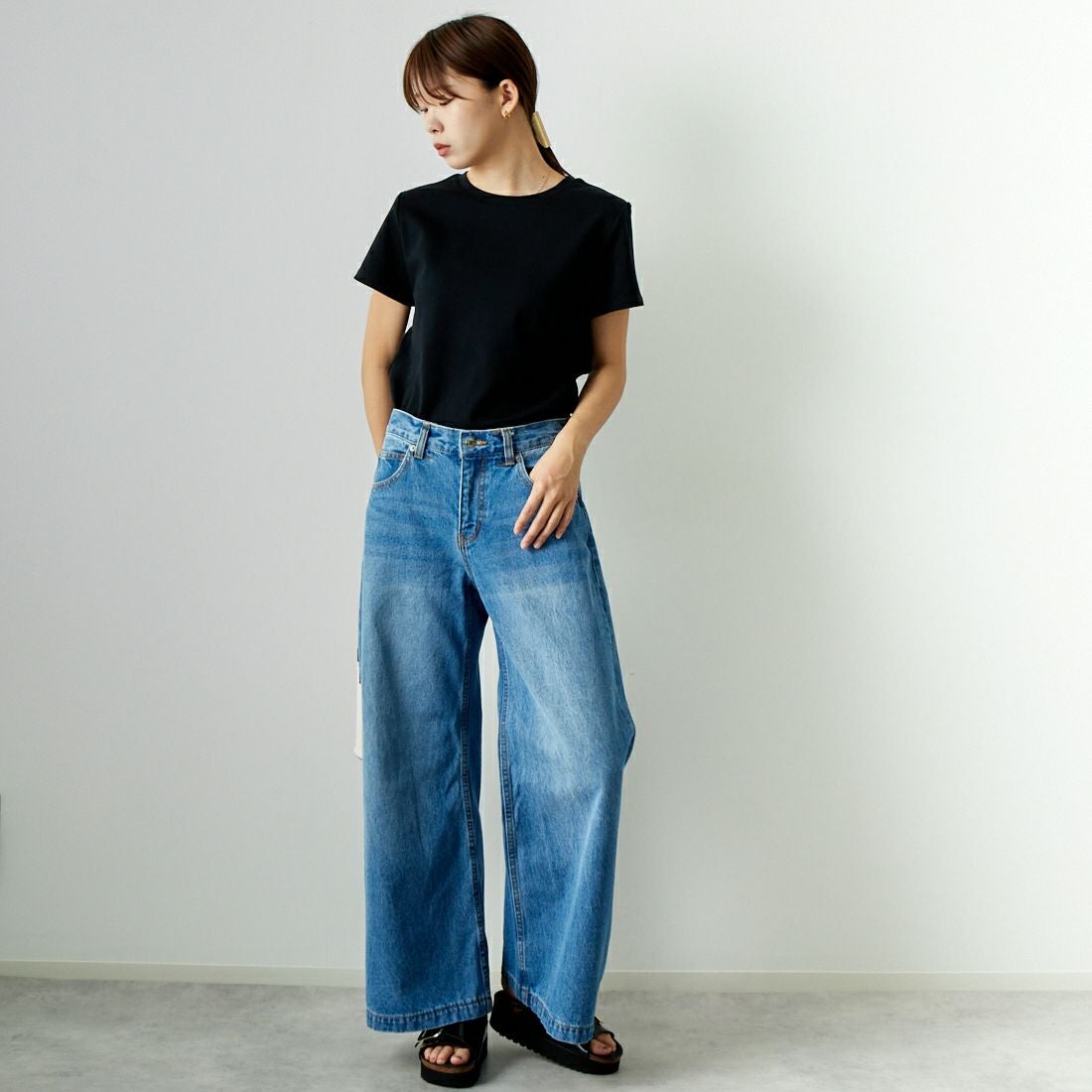 CLOCHE [クロシェ] クルーネックコンパクトTシャツ [41285759] ﾌﾞﾗｯｸ &&モデル身長：167cm 着用サイズ：2&&