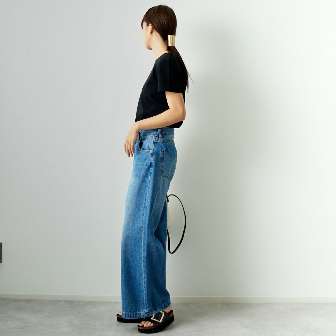 CLOCHE [クロシェ] クルーネックコンパクトTシャツ [41285759] ﾌﾞﾗｯｸ &&モデル身長：167cm 着用サイズ：2&&