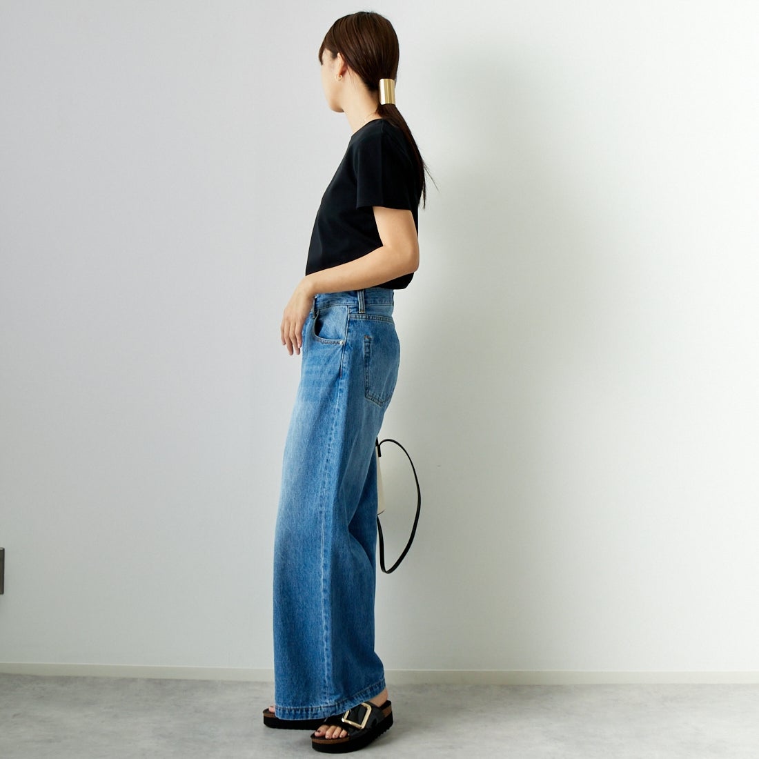 CLOCHE [クロシェ] クルーネックコンパクトTシャツ [41285759] ﾌﾞﾗｯｸ &&モデル身長：167cm 着用サイズ：2&&