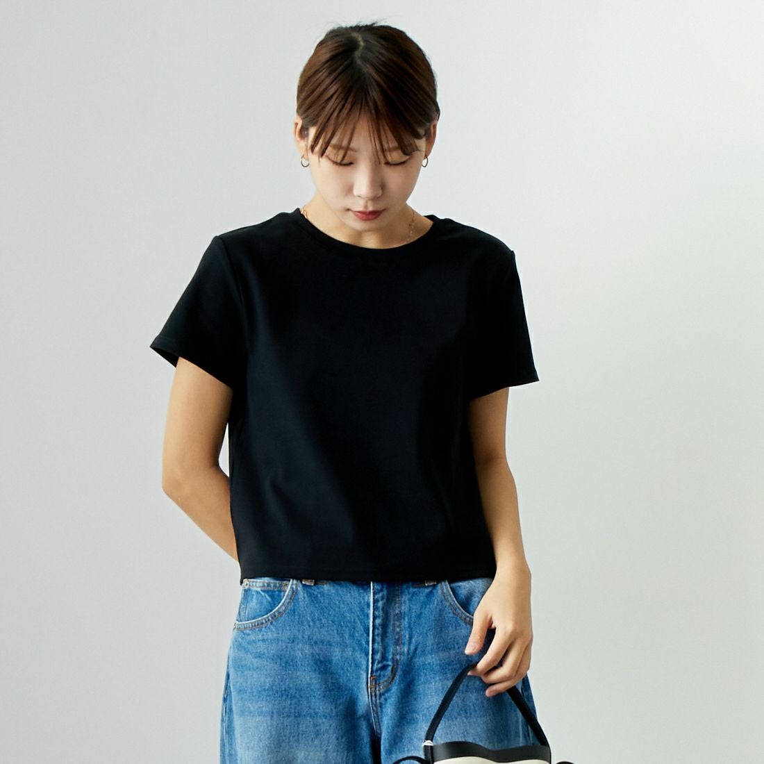 CLOCHE [クロシェ] クルーネックコンパクトTシャツ [41285759] ﾌﾞﾗｯｸ &&モデル身長：167cm 着用サイズ：2&&
