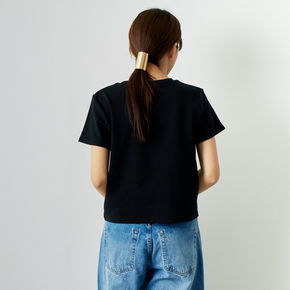 CLOCHE [クロシェ] クルーネックコンパクトTシャツ [41285759] ﾌﾞﾗｯｸ &&モデル身長：167cm 着用サイズ：2&&