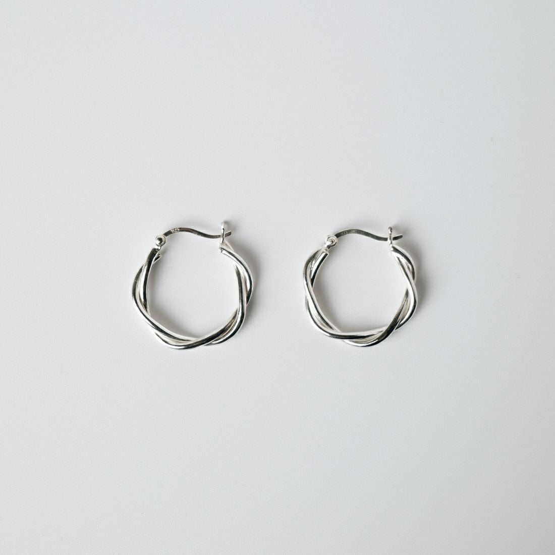 aura [オーラ] ツイストフープピアス [A-P007] SILVER