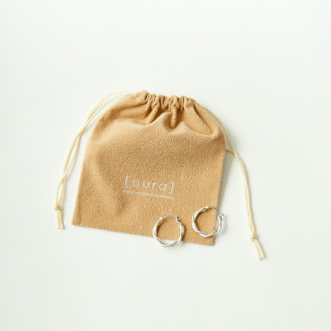 aura [オーラ] ツイストフープピアス [A-P007] SILVER