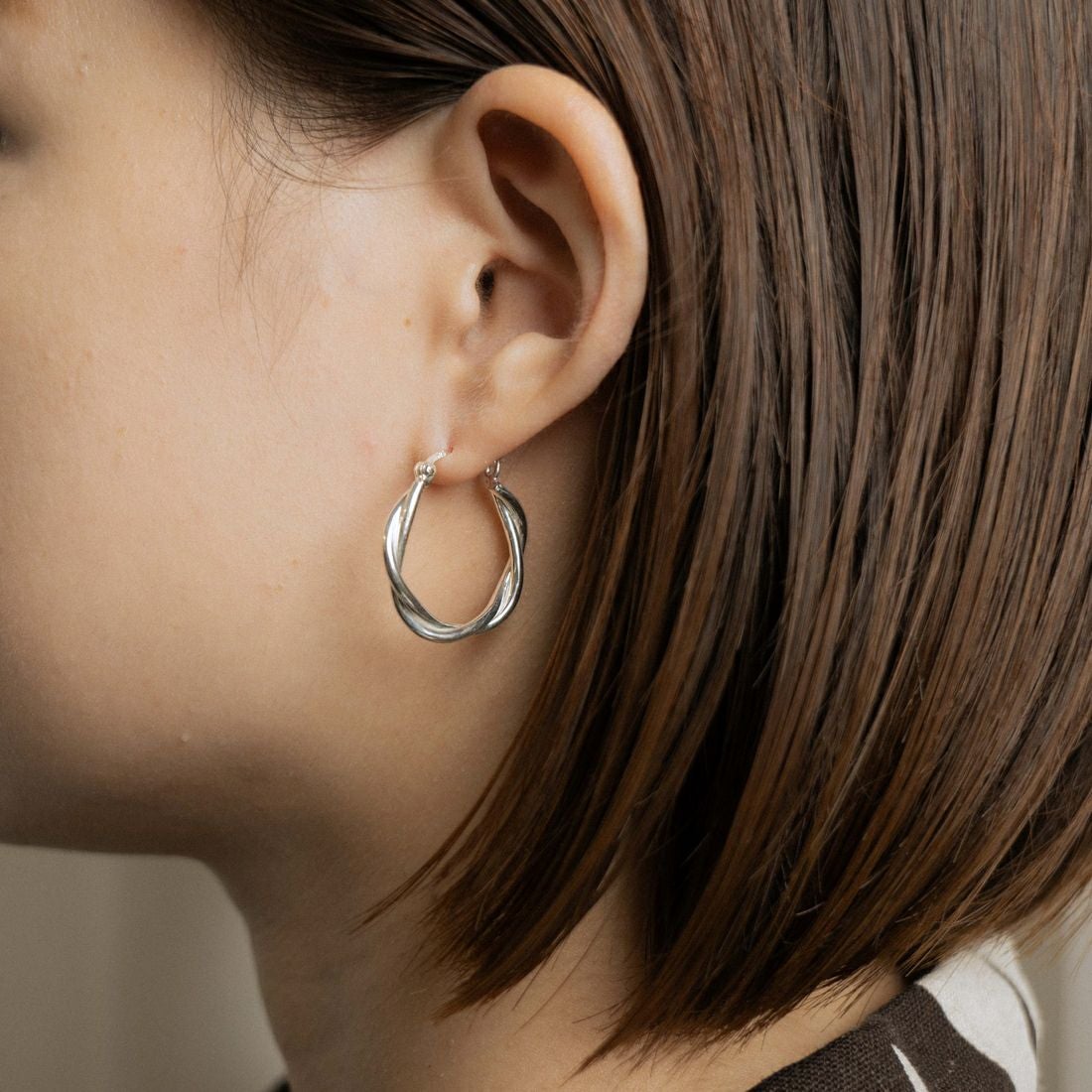 aura [オーラ] ツイストフープピアス [A-P007] SILVER