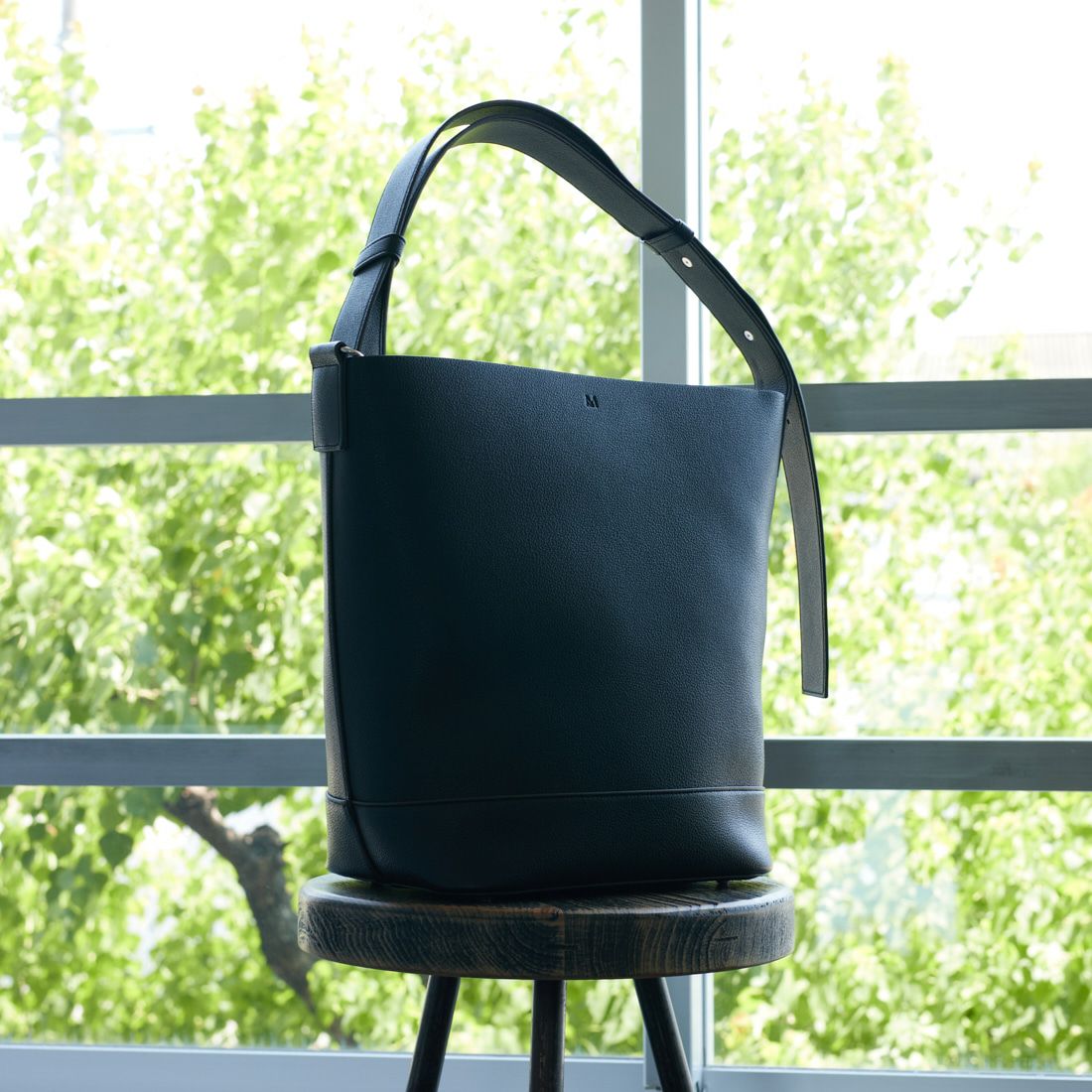 &MyuQ [アンドミューク] 別注 JUNO バケツ型トートバッグ [MCB071-JF] BLK/KHK